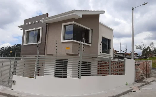 FACHADA CASA INDEPENIENTE